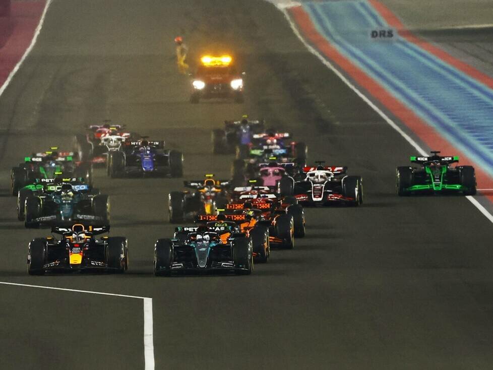 Formel-1-Start in Katar 2024: Verstappen ist schon neben Russell