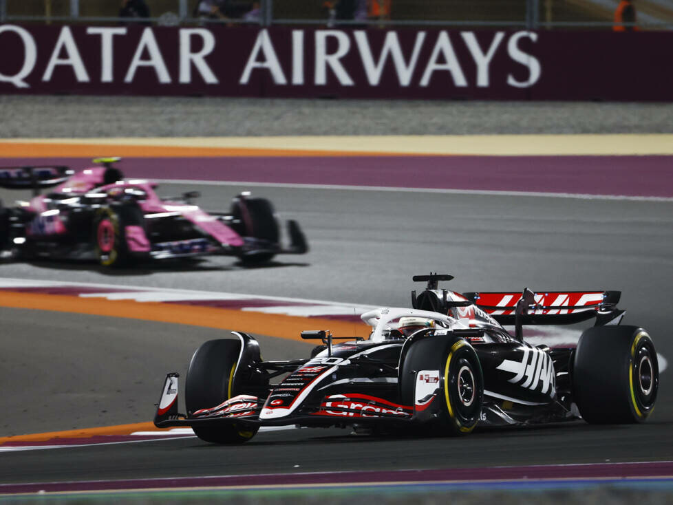 Bis zum Stopp konnte Kevin Magnussen den Alpine von Gasly hinter sich halten