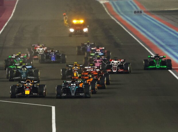 Formel-1-Start in Katar 2024: Verstappen ist schon neben Russell Formel-1-Start in Katar 2024: Verstappen ist schon neben Russell