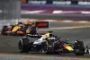 Bild zum Inhalt: Angriff abgewehrt in Kurve 1: Nur einmal war Verstappen in Gefahr