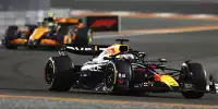 Max Verstappen im Red Bull vor Lando Norris im McLaren in Katar 2024