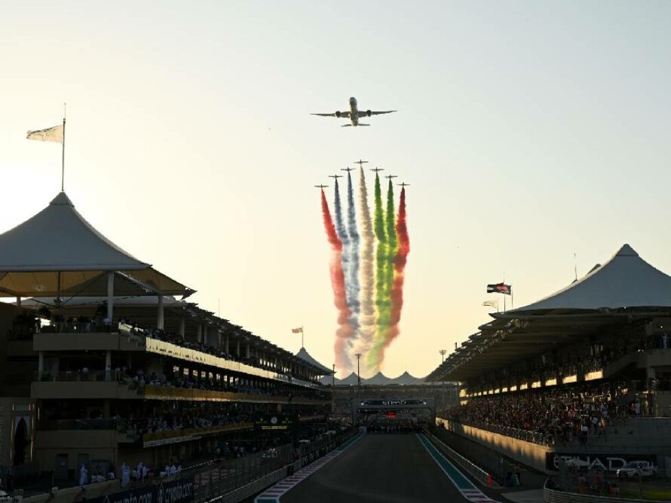 Vorstart-Phase beim Formel-1-Saisonfinale in Abu Dhabi mit Flyover