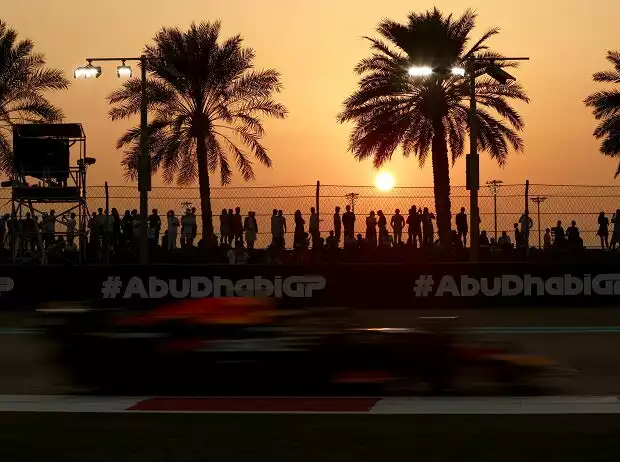 Max Verstappen (Red Bull RB20) beim Formel-1-Rennen in Abu Dhabi 2024 Titel-Bild zur News: Max Verstappen (Red Bull RB20) beim Formel-1-Rennen in Abu Dhabi 2024