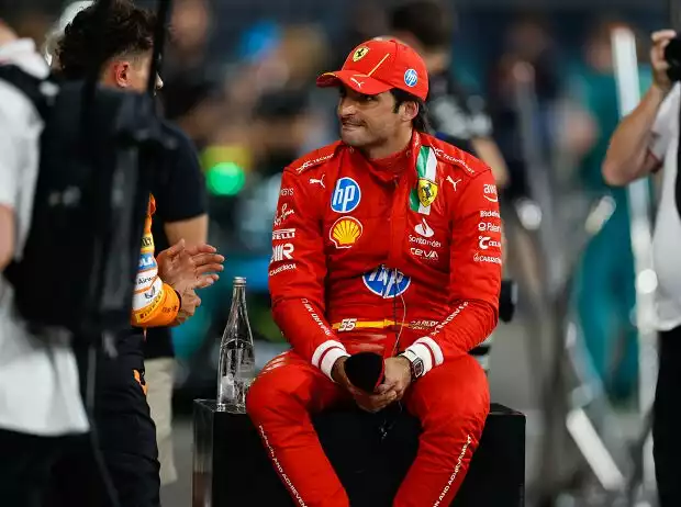 Carlos Sainz (Ferrari) beim Formel-1-Rennen in Abu Dhabi 2024 Titel-Bild zur News: Carlos Sainz (Ferrari) beim Formel-1-Rennen in Abu Dhabi 2024