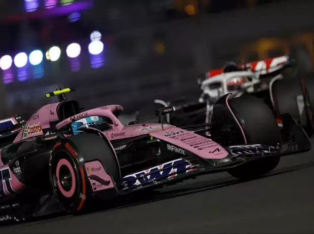 Pierre Gasly (Alpine A524) und Kevin Magnussen (Haas VF-24) beim Formel-1-Rennen in Abu Dhabi 2024 Titel-Bild zur News: Pierre Gasly (Alpine A524) und Kevin Magnussen (Haas VF-24) beim Formel-1-Rennen in Abu Dhabi 2024