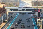 Lando Norris (McLaren), Oscar Piastri (McLaren), Carlos Sainz (Ferrari) und Max Verstappen (Red Bull) 