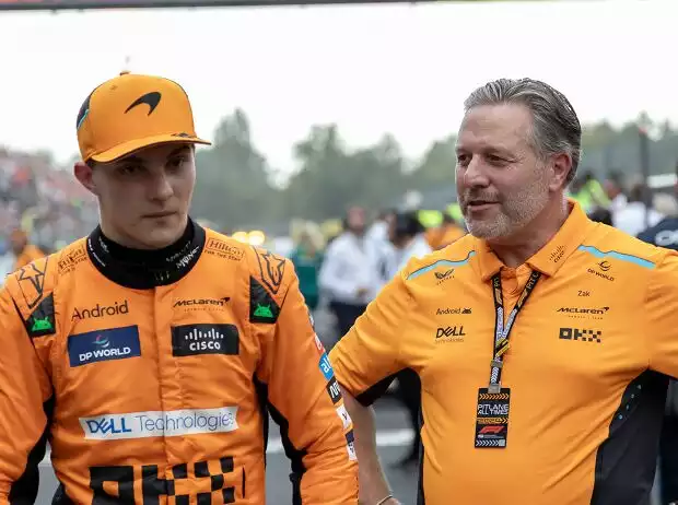 McLaren-Fahrer Oscar Piastri mit Teamboss Zak Brown Titel-Bild zur News: McLaren-Fahrer Oscar Piastri mit Teamboss Zak Brown