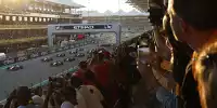 Formel-1-Fans verfolgen den Start zum Grand Prix in Abu Dhabi 2024