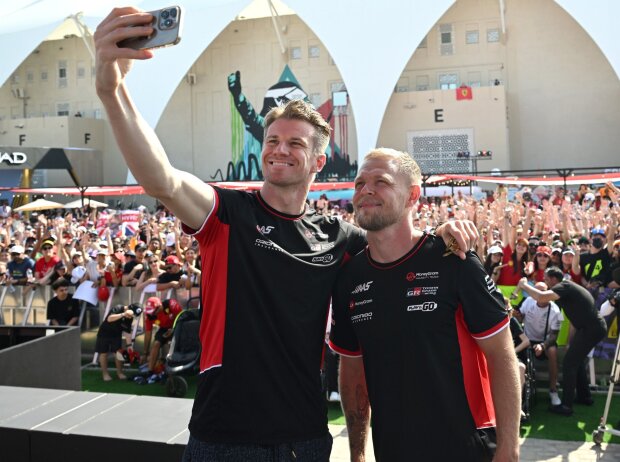 Ein Selfie zum Abschied: Nico Hülkenberg mit Kevin Magnussen in Abu Dhabi Ein Selfie zum Abschied: Nico Hülkenberg mit Kevin Magnussen in Abu Dhabi