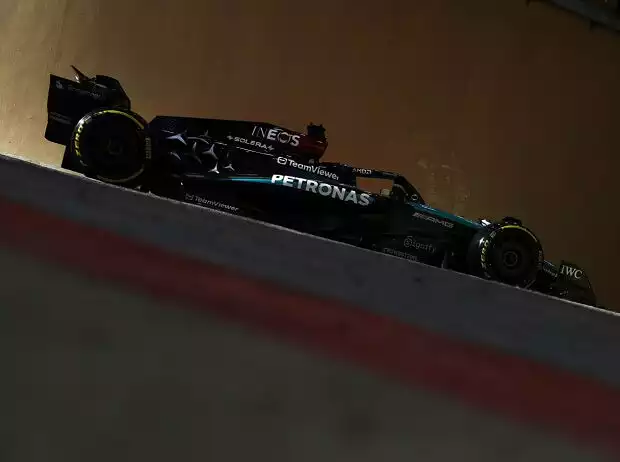 George Russell (Mercedes W15) beim Formel-1-Rennen in Abu Dhabi 2024 Titel-Bild zur News: George Russell (Mercedes W15) beim Formel-1-Rennen in Abu Dhabi 2024