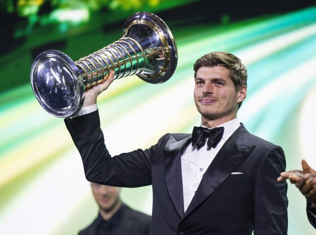 Immerhin: In der Fahrer-WM schnappte sich Max Verstappen erneut den Pokal Immerhin: In der Fahrer-WM schnappte sich Max Verstappen erneut den Pokal