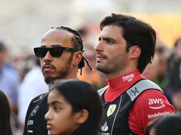 Lewis Hamilton wechselt zu Ferrari, Carlos Sainz muss sein Cockpit dafür räumen Lewis Hamilton wechselt zu Ferrari, Carlos Sainz muss sein Cockpit dafür räumen