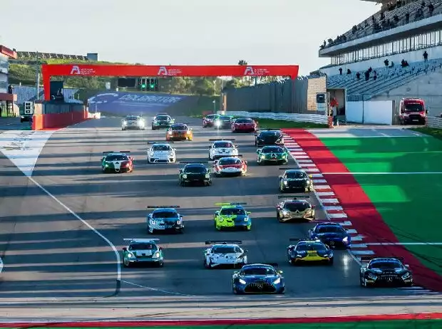 Rennstrart der GT-Winter-Series in Portimao Titel-Bild zur News: Rennstrart der GT-Winter-Series in Portimao