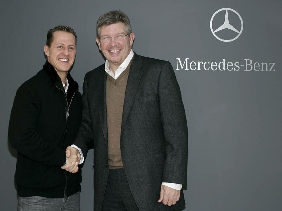Michael Schumacher am 23. Dezember 2009 mit Mercedes-Teamchef Ross Brawn