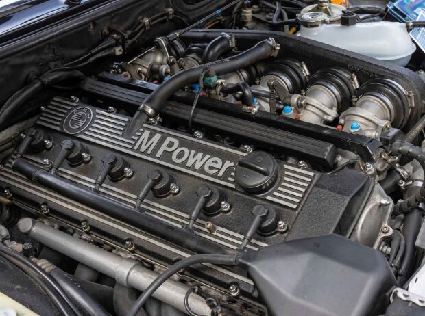 BMW M5 E28 (1986) BMW M5 E28 (1986)