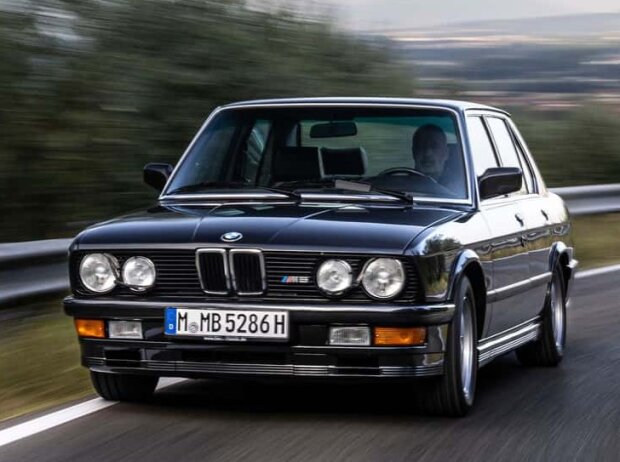 BMW M5 E28 (1986) BMW M5 E28 (1986)