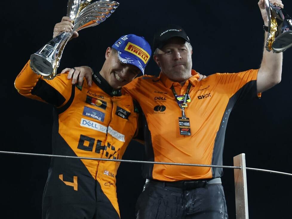 Lando Norris und Zak Brown jubeln über McLarens WM-Titel 2024 in Abu Dhabi