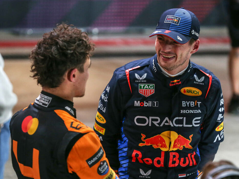 Lando Norris (McLaren) und Max Verstappen (Red Bull) beim Formel-1-Rennen in Katar 2024