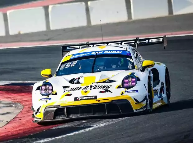 Der Pure-Rxcing-Porsche #92 startet die 24h Dubai 2025 von Pole Titel-Bild zur News: Der Pure-Rxcing-Porsche #92 startet die 24h Dubai 2025 von Pole