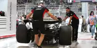 Das Auto von Kevin Magnussen in der Haas-Garage
