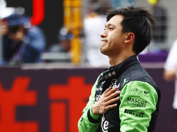 Guanyu Zhou (Sauber) nach dem Formel-1-Rennen in China 2024 Guanyu Zhou (Sauber) nach dem Formel-1-Rennen in China 2024