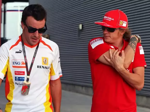 Fernando Alonso mit Kimi Räikkönen in der Formel-1-Saison 2009 Titel-Bild zur News: Fernando Alonso mit Kimi Räikkönen in der Formel-1-Saison 2009