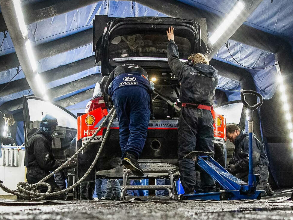 Für die Mechaniker ist die Arbeit in der WRC kein Zuckerschlecken