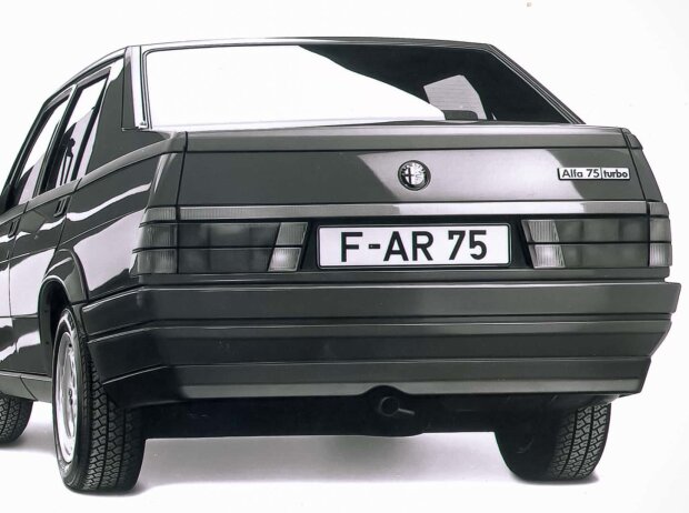 Alfa Romeo 75 1.8i Turbo (1986-1988) Alfa Romeo 75 1.8i Turbo (1986-1988)