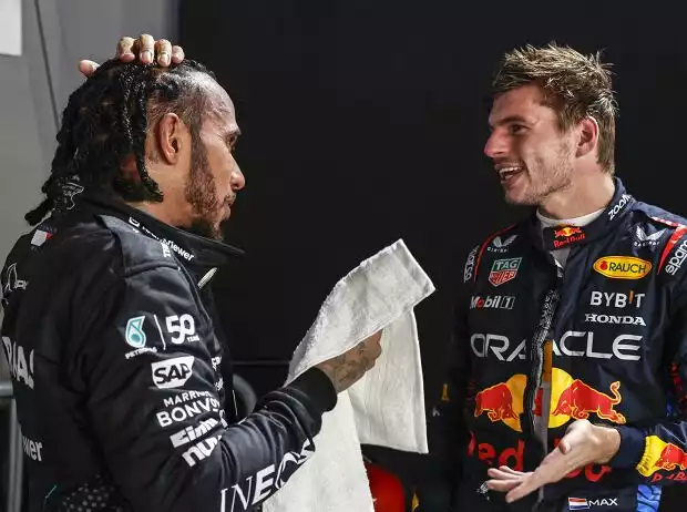 Lewis Hamilton und Max Verstappen im Parc ferme nach einem Formel-1-Rennen Titel-Bild zur News: Lewis Hamilton und Max Verstappen im Parc ferme nach einem Formel-1-Rennen