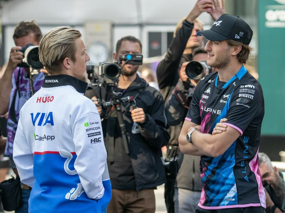 Liam Lawson und Jack Doohan im Formel-1-Fahrerlager