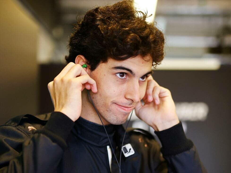 Gabriel Bortoleto in der Sauber-Garage