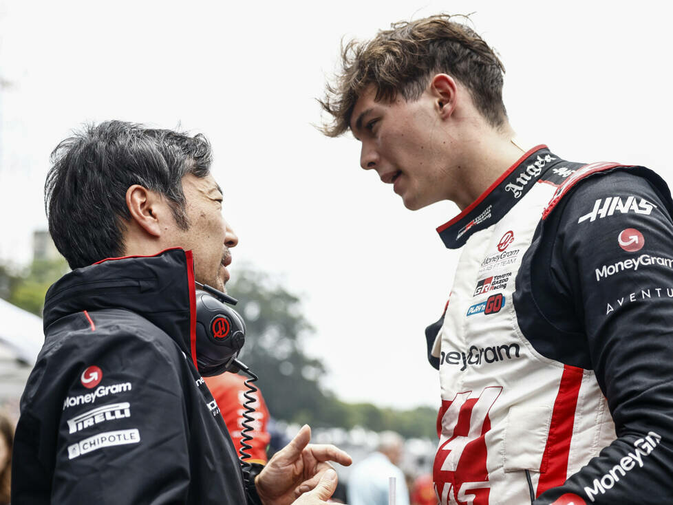 Haas-Teamchef Ayao Komatsu und Oliver Bearman