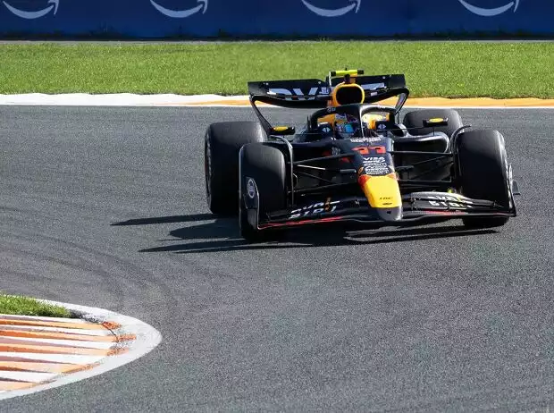 Sergio Perez (Red Bull RB20) beim Formel-1-Rennen in Zandvoort 2024 Titel-Bild zur News: Sergio Perez (Red Bull RB20) beim Formel-1-Rennen in Zandvoort 2024