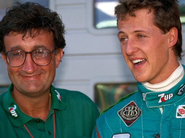 Nur eine Woche später gab Schumacher in Spa sein F1-Debüt für Eddie Jordan (li.) Nur eine Woche später gab Schumacher in Spa sein F1-Debüt für Eddie Jordan (li.)