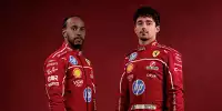 Lewis Hamilton und Charles Leclerc zeigen die neuen Ferrari-Rennanzüge für 2025