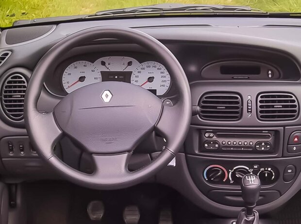 Cockpit des Renault Megane I Cockpit des Renault Megane I
