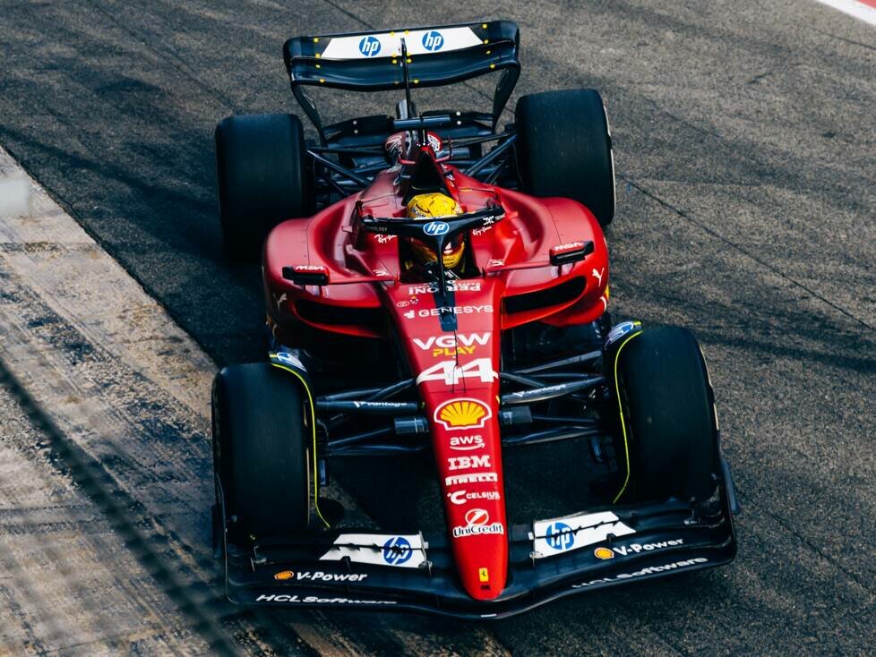 Lewis Hamilton testet den Ferrari SF-23 in Barcelona