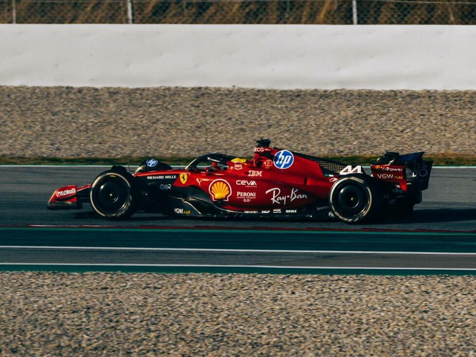 Lewis Hamilton (Ferrari SF-23) bei Formel-1-Testfahrten in Barcelona 2025