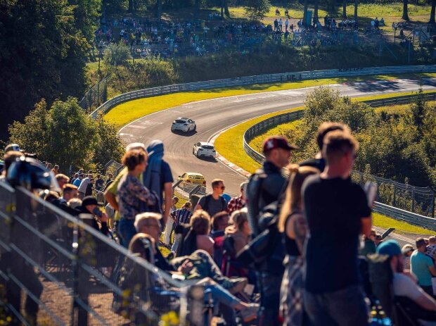 Am Nürburgring ist an jedem Wochenende Nervenkitzel garantiert. Am Nürburgring ist an jedem Wochenende Nervenkitzel garantiert.