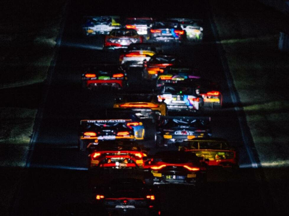 Wilder Auftakt bei den 12 Stunden von Bathurst 2025