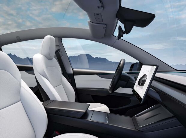 Tesla Model Y (2025) Tesla Model Y (2025)