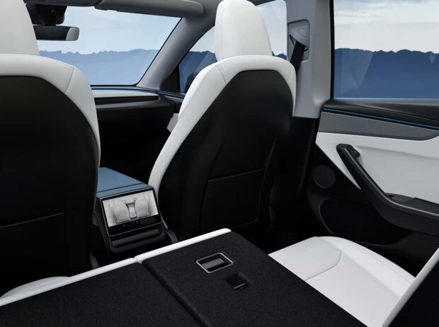 Tesla Model Y (2025) Tesla Model Y (2025)