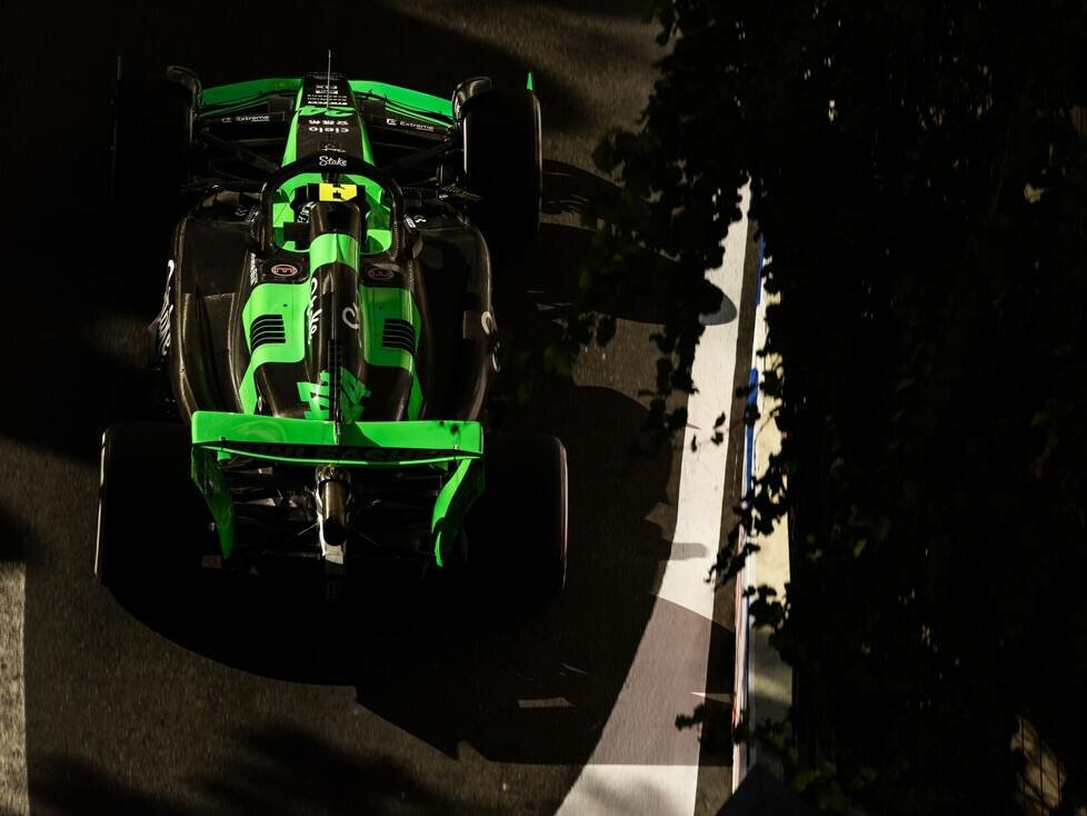 Guanyu Zhou (Sauber C44) beim Formel-1-Rennen in Baku 2024