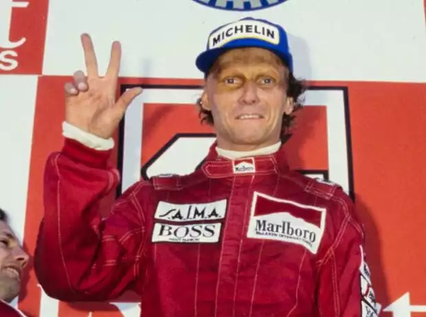 Niki Lauda zeigt an: Er hat zum dritten Mal die Formel-1-WM gewonnen Titel-Bild zur News: Niki Lauda zeigt an: Er hat zum dritten Mal die Formel-1-WM gewonnen