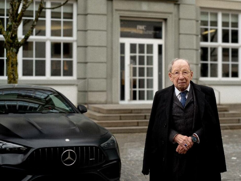 Kurt Klaus vor dem IWC-Museum in Schaffhausen