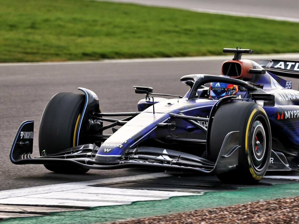 Carlos Sainz beim Shakedown des neuen Williams FW47 für 2024 in Silverstone