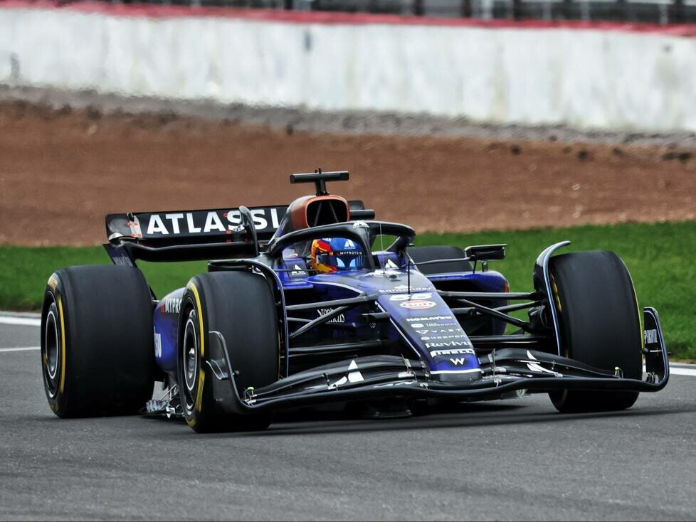 Carlos Sainz bei Testfahrten mit dem Williams FW47 in Silverstone