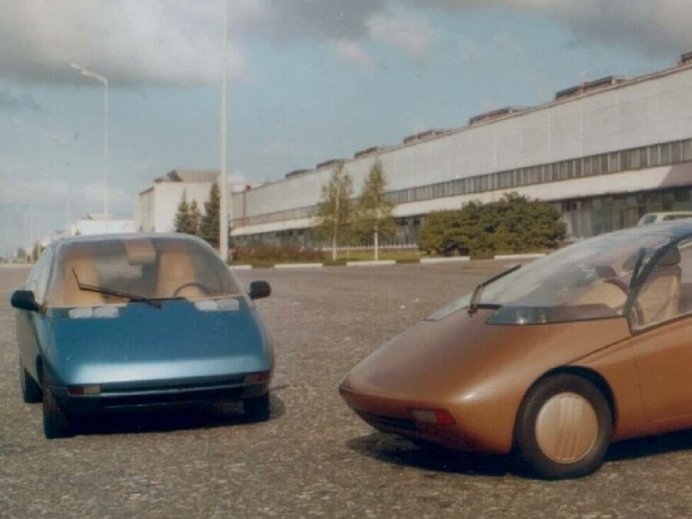 Lada X1 (rechts) und X2 (links)