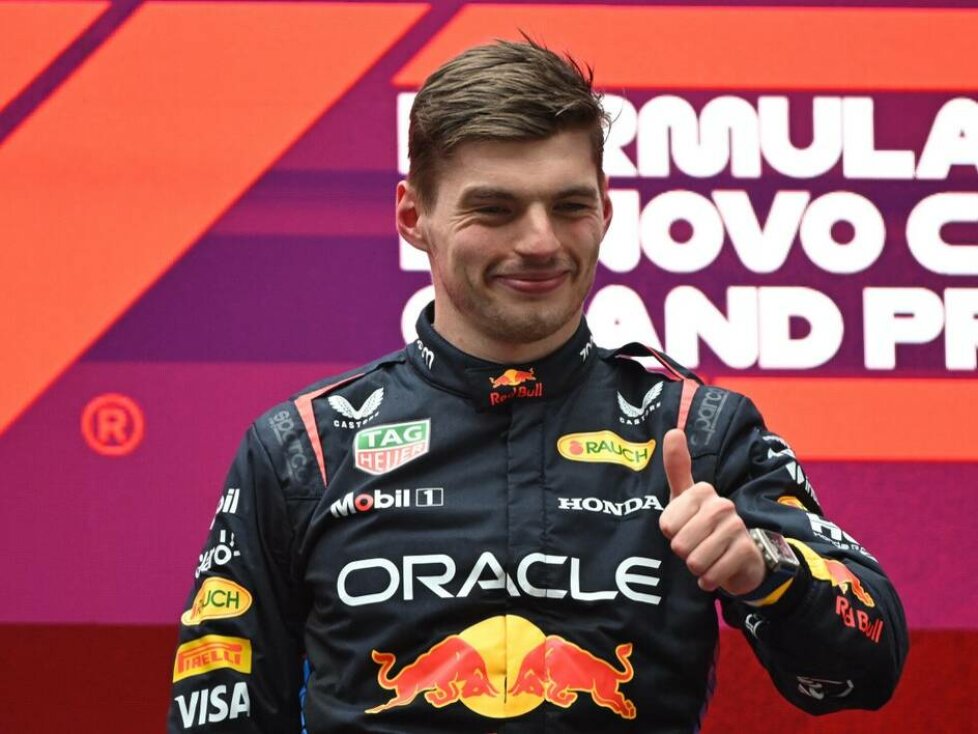 Max Verstappen jubelt über seinen Sieg beim Formel-1-Rennen 2024 in China
