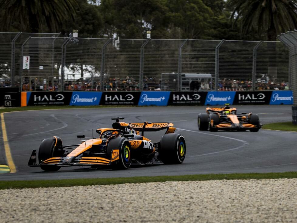 Oscar Piastri vor Lando Norris (McLaren MCL38) beim Formel-1-Rennen in Australien 2024